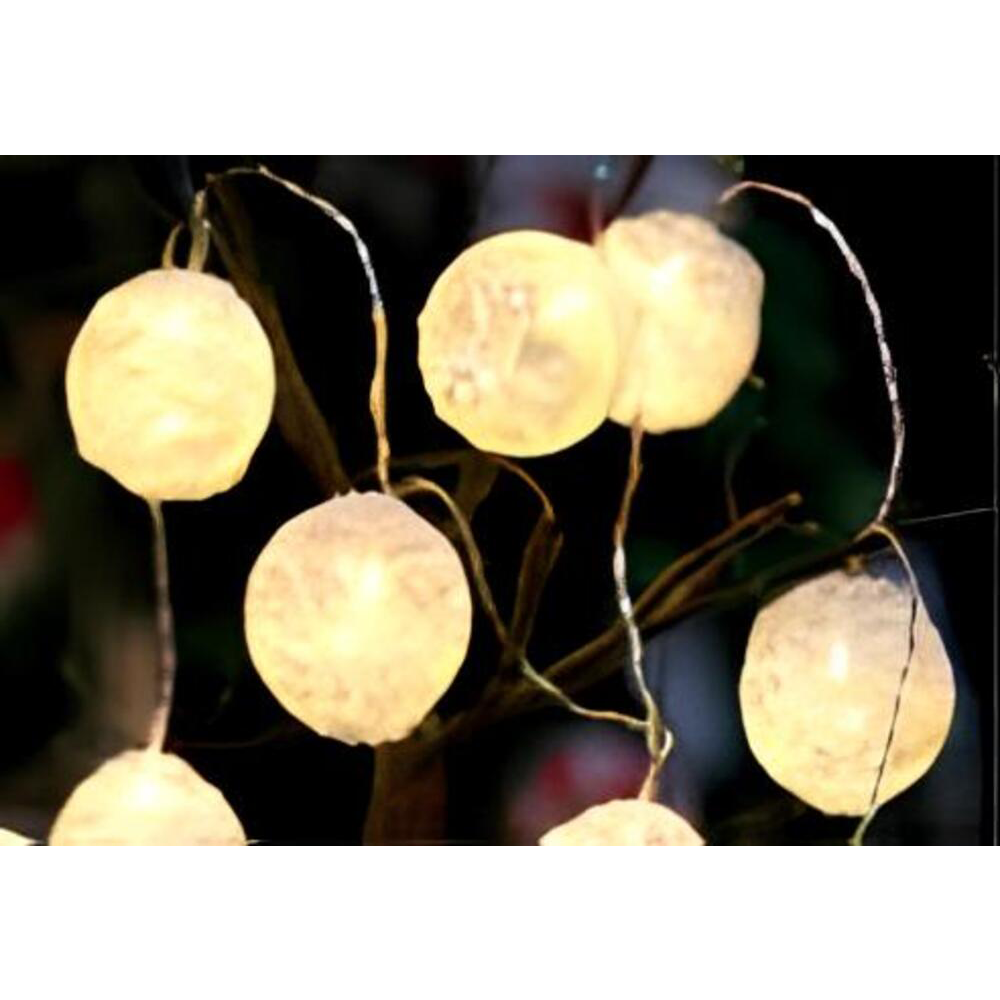 Cordão decorativo de luzes gramado