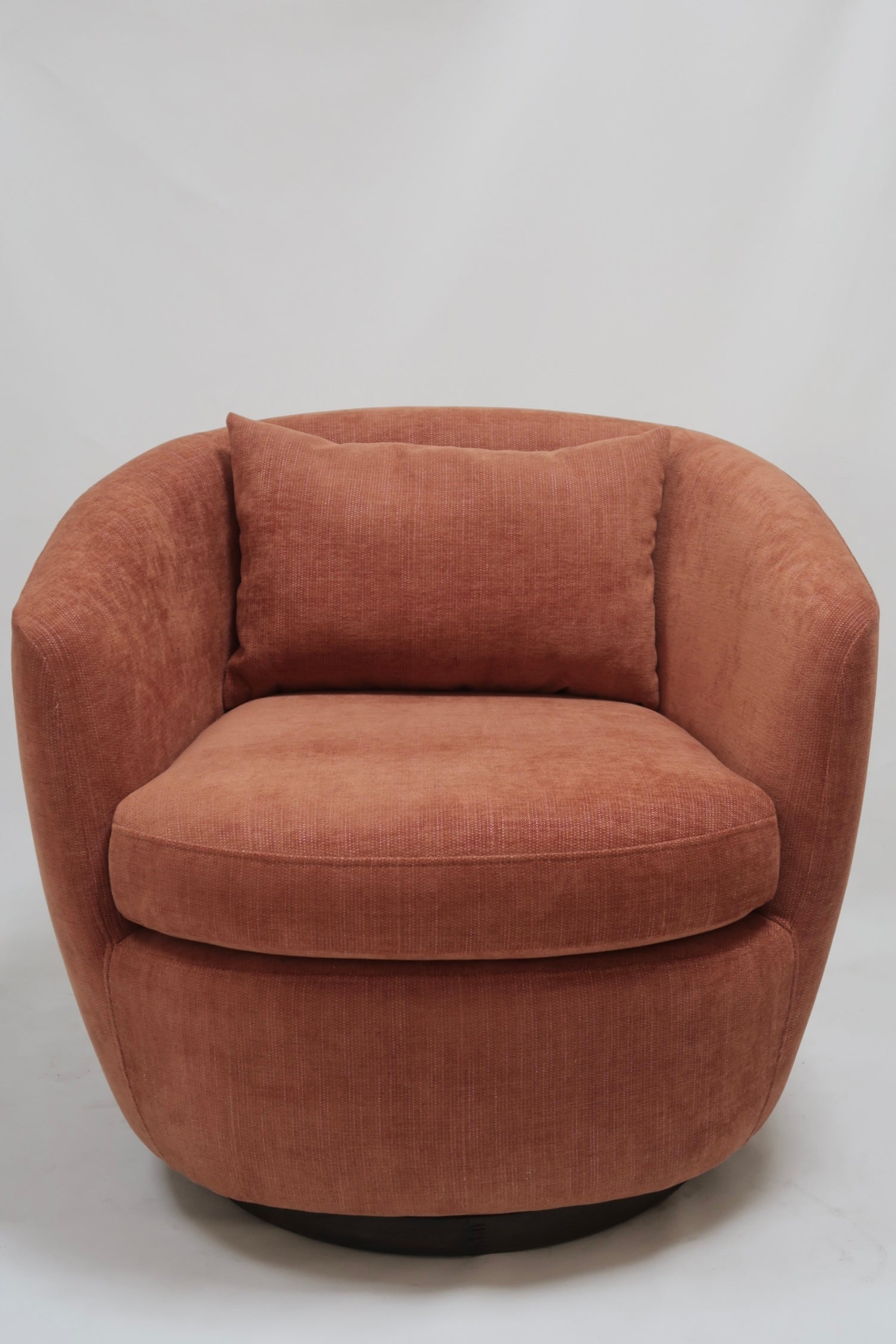 Poltrona madeira com almofada 75,5x72x71cm puff 49x49x41cm