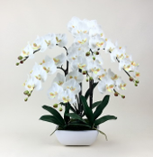 Arranjo de orquidea artificial branco no vaso quadrado branco